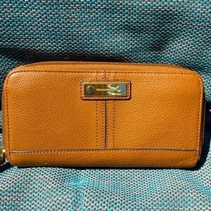 NWOT. Tignanello tan pebble leather wallet.